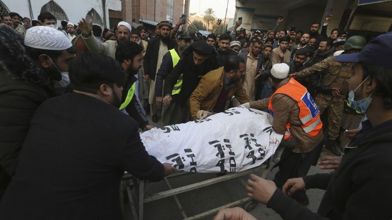 Πακιστάν: Στους 61 οι νεκροί από επίθεση βομβιστή καμικάζι