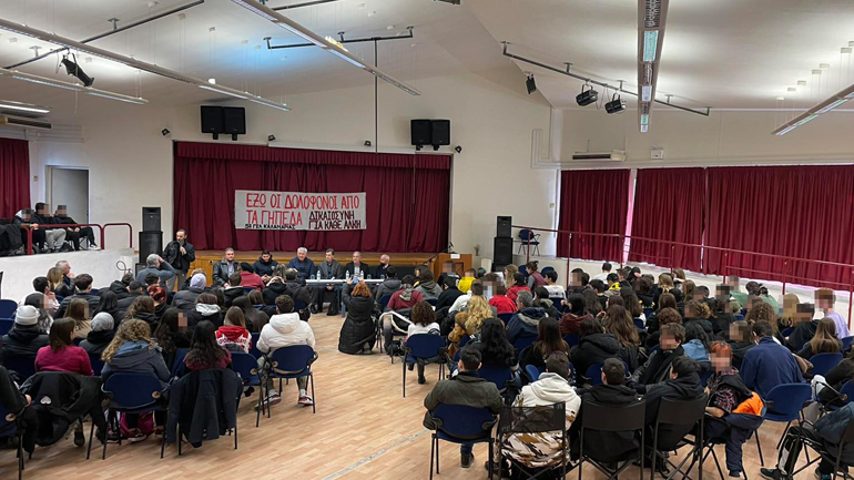 Μήνυμα κατά της οπαδικής βίας από παλαίμαχους ποδοσφαιριστές, μαθητές και γονείς του 5ου Λυκείου Καλαμαριάς