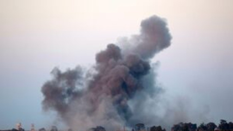 Επτά νεκροί σε αεροπορική επιδρομή στη Συρία εναντίον φορτηγών που μετέφεραν όπλα