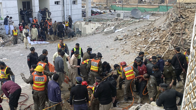 Στους 83 οι νεκροί από την επίθεση βομβιστή-καμικάζι στο Πακιστάν