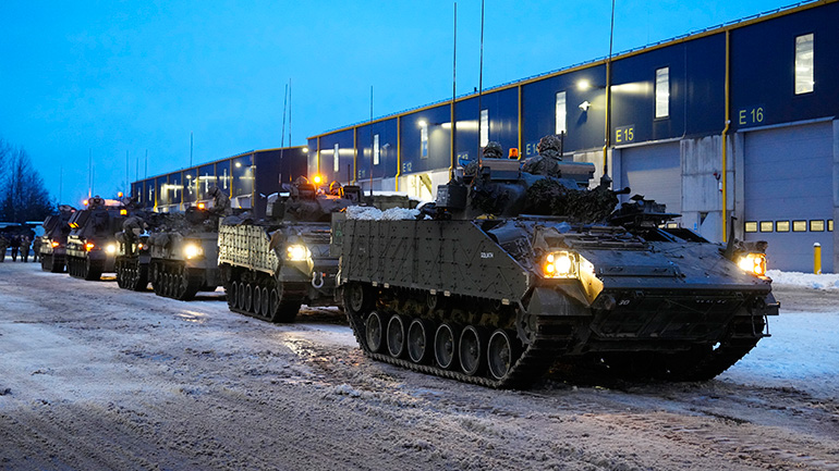 Bloomberg: Η Δύση έχει ξεκινήσει να εμπλέκεται επικίνδυνα στον πόλεμο στην Ουκρανία