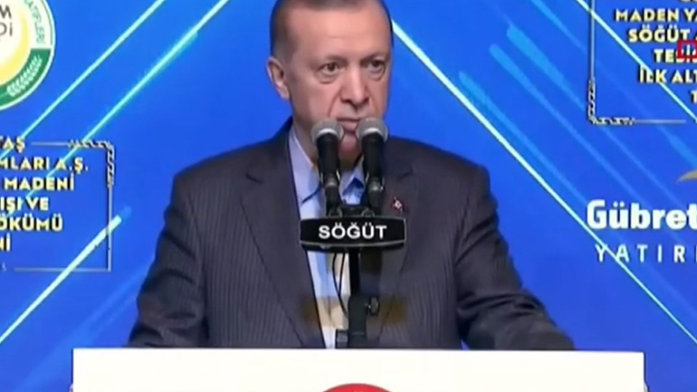 Ο Ερντογάν κατσάδιασε νομάρχη σε live ομιλία Ο Ερντογάν κατσάδιασε νομάρχη σε live ομιλία