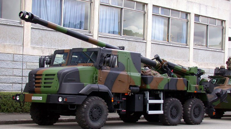 Η Γαλλία θα στείλει 12 επιπλέον αυτοκινούμενα πυροβόλα Caesar στην Ουκρανία