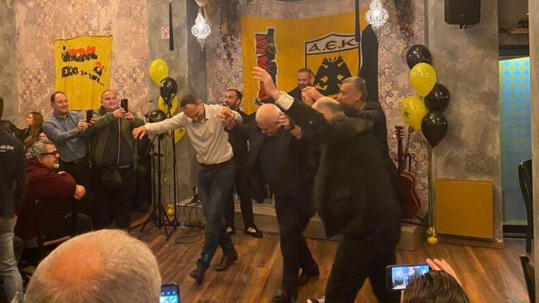 ΑΕΚ: Χόρεψε ποντιακά ο Μελισσανίδης στην κοπή της πίτας των παλαίμαχων!