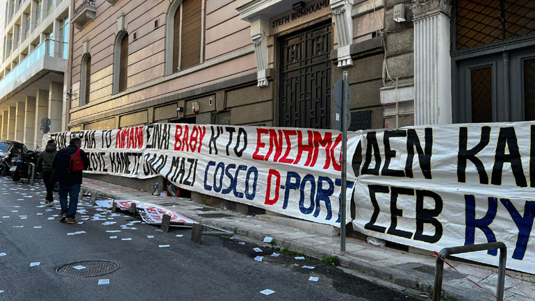 Συμβολική κατάληψη του ΣΕΒ με αίτημα την εφαρμογή ΒΑΕ σε όλους τους λιμενεργάτες