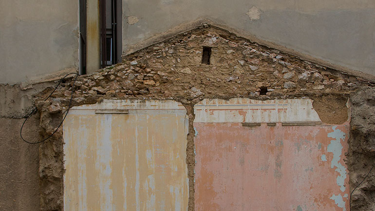 «Απομεινάρια μιας Πτώσης»: Ατομική έκθεση φωτογραφίας του Τόλη Τατόλα στην Τεχνόπολη