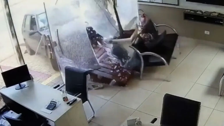 Μεθυσμένος οδηγός παρέσυρε 5χρονο κοριτσάκι και το εκσφενδόνισε μέσα από τζαμαρία