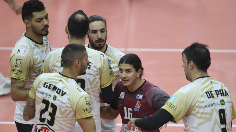 Bόλεϊ: Ιστορική πρόκριση στα προημιτελικά του Κυπέλλου για τον Άθλο Ορεστιάδας