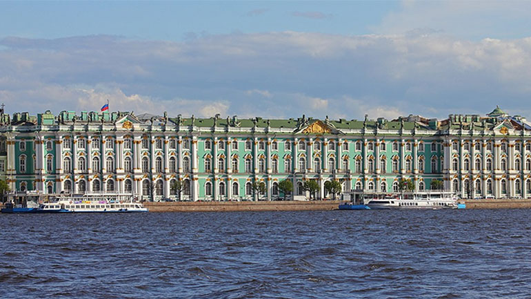 Ρωσία: Στις οθόνες του μουσείου Ερμιτάζ θέμα για τη σφαγή στην Μπούτσα