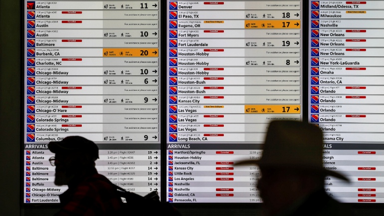 ΗΠΑ: Πάνω από 1.400 πτήσεις ακυρώθηκαν καθώς παγοθύελλα πλήττει πολλές πολιτείες