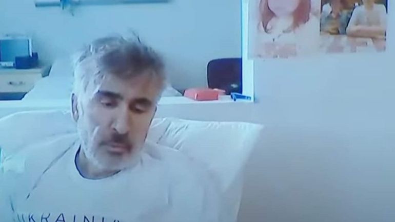 Γεωργία: Ο φυλακισμένος πρώην πρόεδρος Σαακασβίλι δηλώνει σε δικαστήριο ότι είναι Ουκρανός και θέλει να ταφεί στο Κίεβο