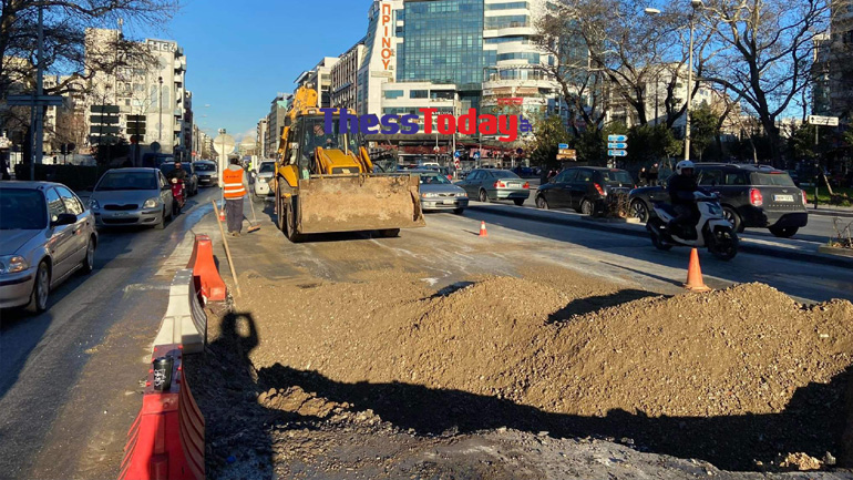 Θεσσαλονίκη: Κυκλοφοριακό χάος από τεράστια τρύπα στην Εγνατία