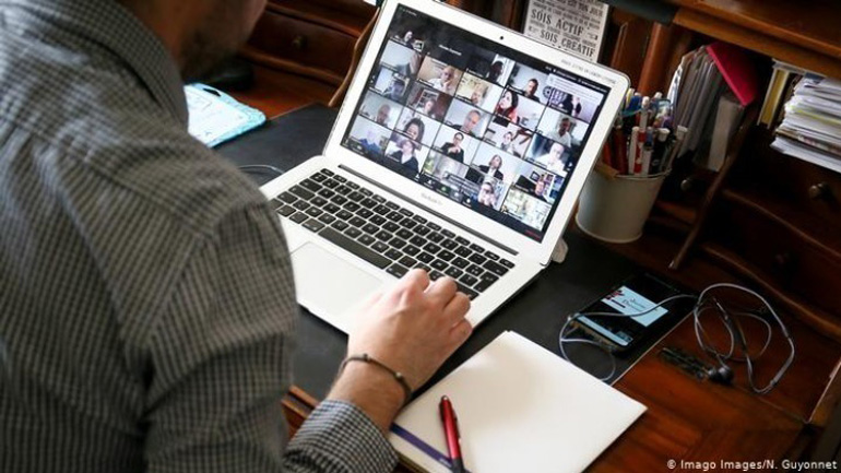 Τι αλλάζει στην τηλεργασία στο Δημόσιο – Εγκύκλιος του ΥΠΕΣ