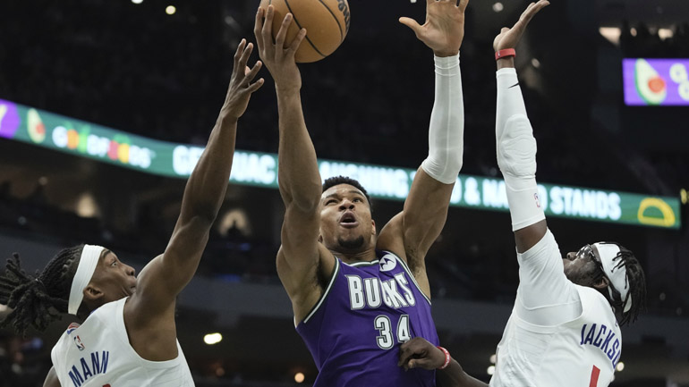 Απίστευτη εμφάνιση από τον Αντετοκούνμπο με 54 πόντους και 18 Ριμπάουντ – Οι Μπακς 106-105 τους Κλίπερς