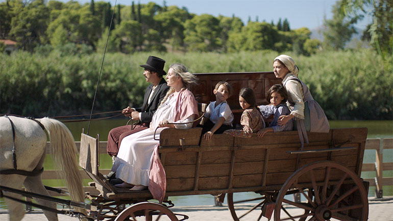 «Το βραχιόλι της φωτιάς» – Πρεμιέρα για τη νέα καθηλωτική σειρά: Το συγκλονιστικό οδοιπορικό μιας εβραϊκής οικογένειας «ζωντανεύει» στη μικρή οθόνη