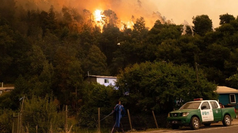 Τουλάχιστον 22 νεκροί και 554 τραυματίες από τις δασικές πυρκαγιές στη Χιλή