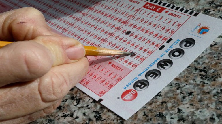 Καναδάς: Μια 18χρονη έπαιξε λοταρία για πρώτη φορά στη ζωή της και κέρδισε 48 εκατομμύρια δολάρια