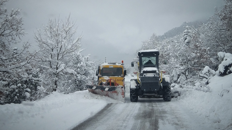 Κακοκαιρία: Κυκλοφοριακά προβλήματα σε Αχαΐα και Αιτωλοακαρνανία λόγω χιονιού και παγετού