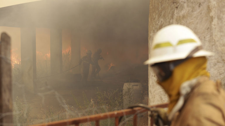 Δύο νεκροί και 14 τραυματίες από πυρκαγιά σε συνοικία της Λισαβόνας