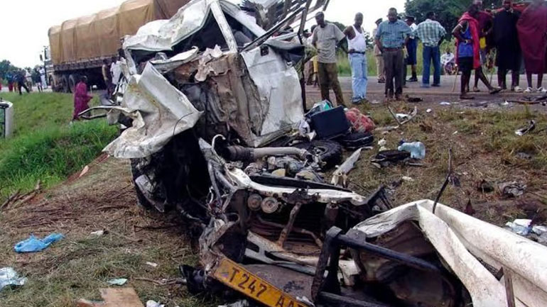 Τουλάχιστον 17 νεκροί από σύγκρουση λεωφορείου με φορτηγό στην Τανζανία