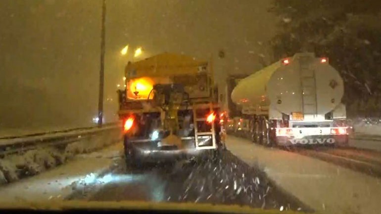 Περισσότερες από 150 νταλίκες ακινητοποιήθηκαν στα διόδια Μαλγάρων