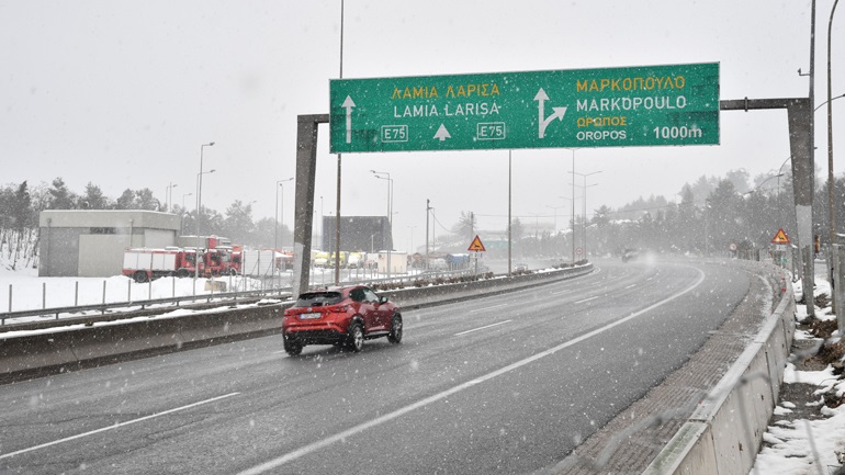 Προβλήματα σε Υλίκη, Θήβα, έκλεισε η εθνική οδός στο ρεύμα προς Αθήνα – Κλειστά τα σχολεία σε Φθιώτιδα και Εύβοια