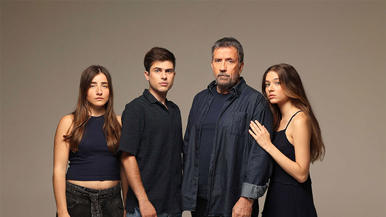 «Κάνε ότι κοιμάσαι»: Η Βικτόρια διεκδικεί την κηδεμονία του Στάθη