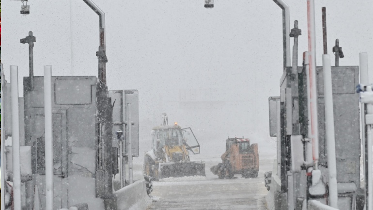 Εγκλωβισμένα λεωφορεία στη Λαμία
