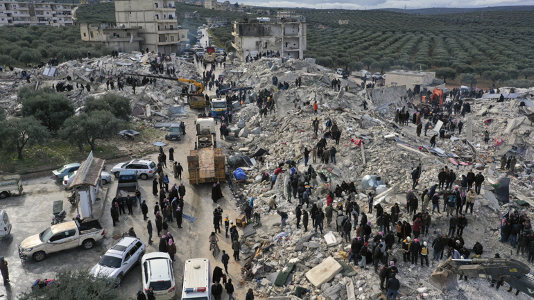Συρία: Ισοπεδωμένα κτίρια και νοσοκομεία γεμάτα πτώματα συνθέτουν την εικόνα στα βόρεια της χώρας μετά το πέρασμα του φονικού σεισμού