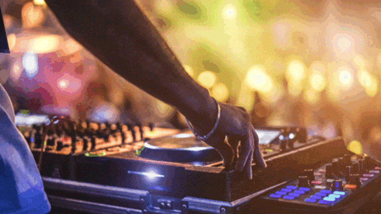 Πασίγνωστός Dj επιτέθηκε στην πρώην σύντροφό του στη Γλυφάδα