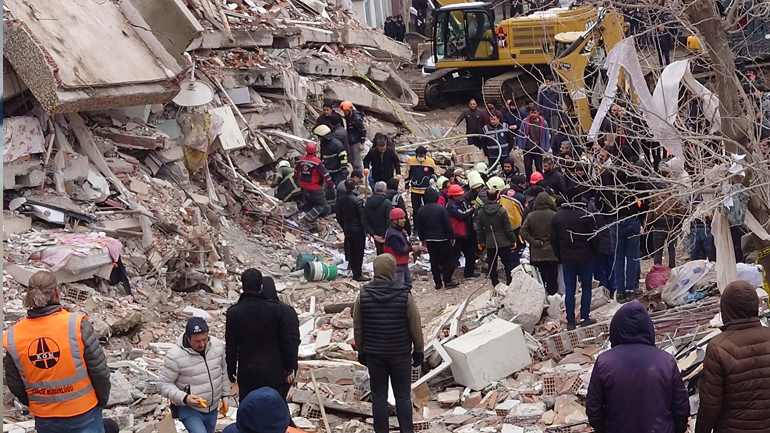 Άκης Τσελέντης: Φοβάμαι ότι οι νεκροί από τον σεισμό θα φτάσουν τους 15.000 – Καμία ανησυχία για την Ελλάδα