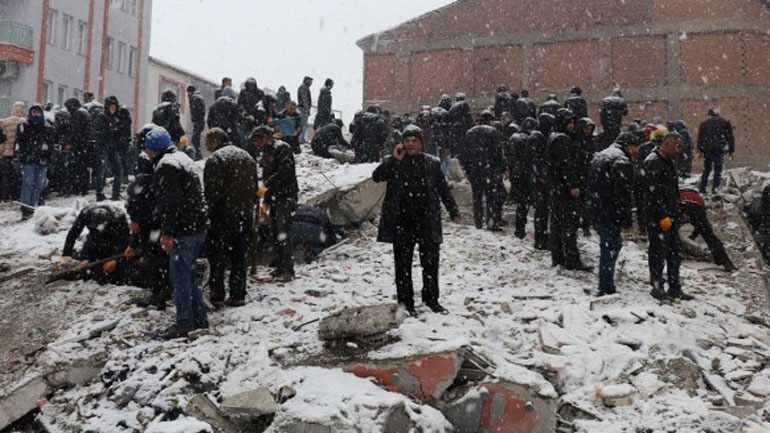 Τουρκία: Στους 1.121 οι νεκροί, στους 7.634 οι τραυματίες από τον σεισμό σύμφωνα με τις αρχές