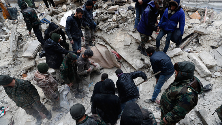 Tουλάχιστον 1.000 οι νεκροί στη Συρία από τον φονικό σεισμό Tουλάχιστον 1.000 οι νεκροί στη Συρία από τον φονικό σεισμό