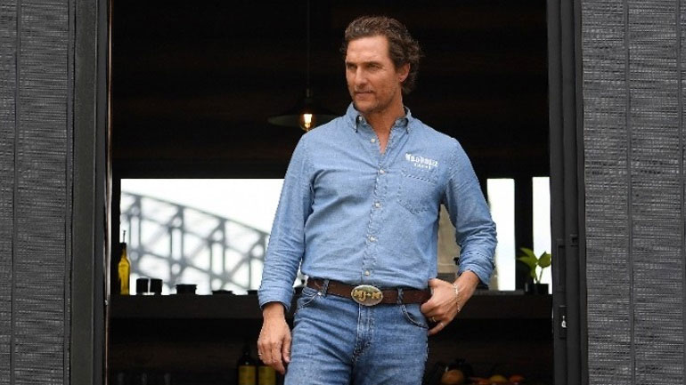 Ο Μάθιου ΜακΚόναχι είναι ο πράκτορας Έλβις στη νέα κωμωδία κινουμένων σχεδίων