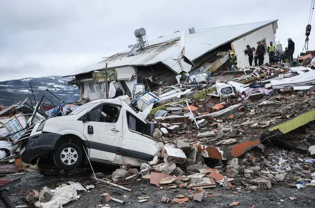 Συνεχίζονται οι προσπάθειες έρευνας και διάσωσης και στο Γκαζιαντέπ της Τουρκίας