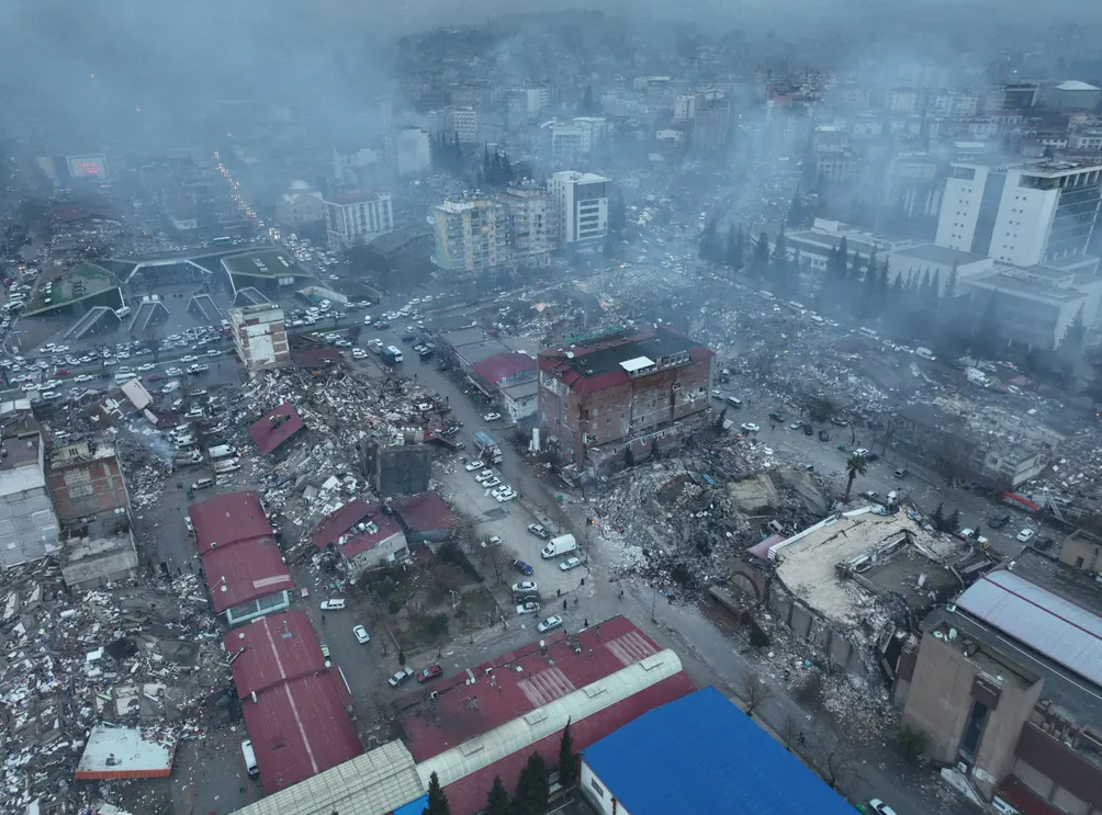 Τα ερείπια κατοικιών στην περιοχή Πάζαρτζικ του Καχραμανμάρα, Τουρκία