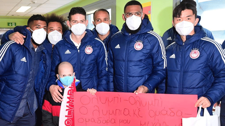 Ολυμπιακός: Την Ογκολογική Μονάδα Παίδων επισκέφθηκαν οι «ερυθρόλευκοι»