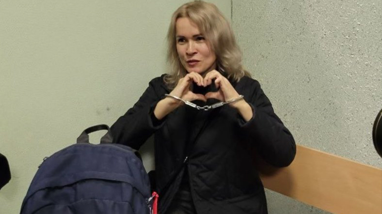 Ποινή κάθειρξης 9 ετών στη Ρωσίδα δημοσιογράφο Μαρία Πανομαρένκο για διάδοση «ψευδών ειδήσεων» ζήτησε η εισαγγελία