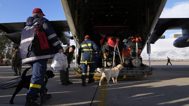 Αναχώρησε και δεύτερη ομάδα της ΕΜΑΚ για να ενισχύσει την ελληνική αποστολή στις σεισμόπληκτες περιοχές