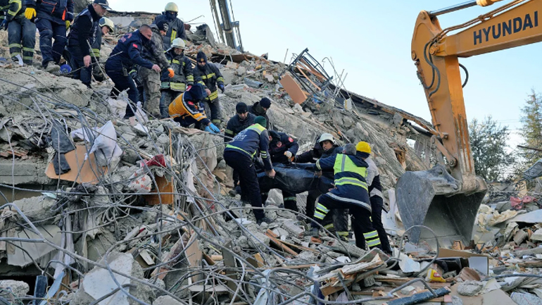 Η ΕΜΑΚ  απεγκλώβισε ζωντανή την 20χρονη Αϊρίν