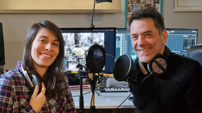 Θάνος Καλλίρης: Σε ρόλο ραδιοφωνικού παραγωγού στην πρώτη του συνέντευξη ως δημοσιογράφος στην Τζένη Γεωργιάδη