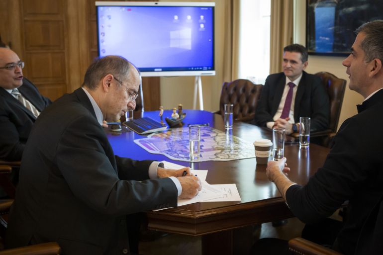 Ο Γενικός Διευθυντής Αποχέτευσης ΕΥΔΑΠ, Κωνσταντίνος Βουγιουκλάκης, ο Διευθύνων Σύμβουλος ΕΥΔΑΠ, Χάρης Σαχίνης, ο Δήμαρχος Αθηναίων, Κώστας Μπακογιάννης και ο Αν. Διευθύνων Σύμβουλος ΕΥΔΑΠ, Αναστάσιος Τόσιος