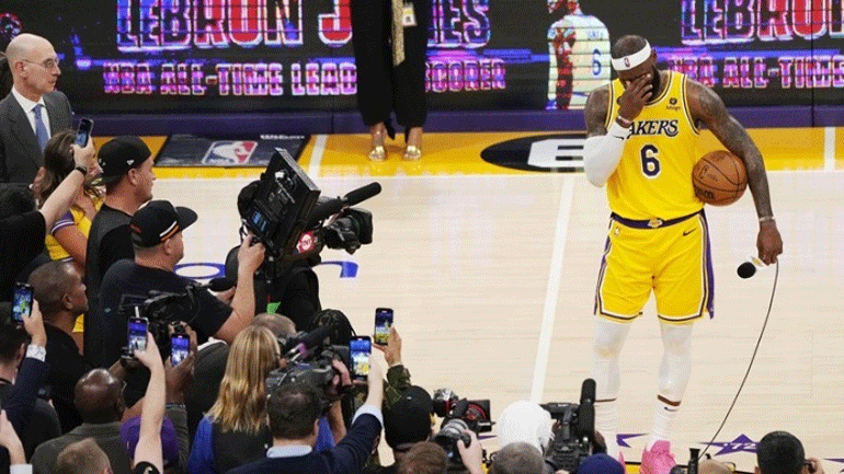 ΝΒΑ: Πάνω από 3 εκατ. δολάρια για τη φανέλα που ο Τζέιμς έγραψε ιστορία