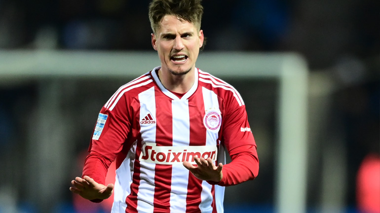 Έφυγε από τη ζωή η μητέρα του Κανός – Έφυγε αμέσως για την Ισπανία