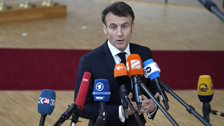 Ο Μακρόν «δεν αποκλείει» την παράδοση μαχητικών αεροσκαφών στο Κίεβο