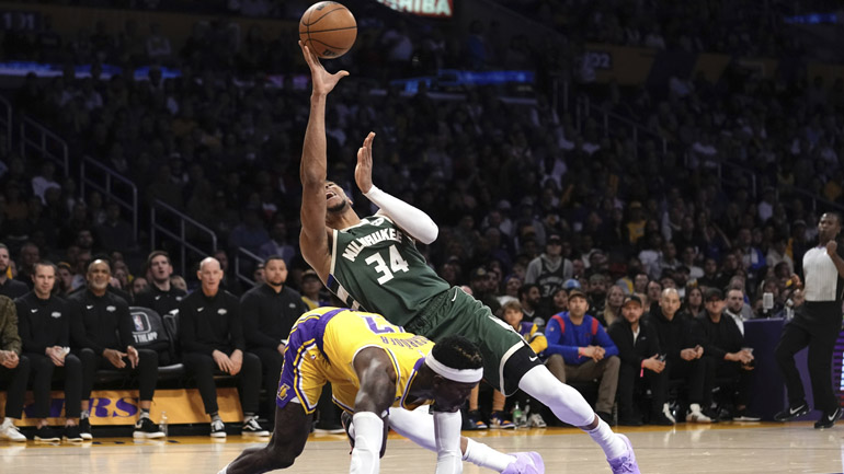 ΝΒΑ: Πάρτι Αντετοκούνμπο στην βραδιά του Λεμπρόν, οι Μπακς 115-106 τους Λέικερς