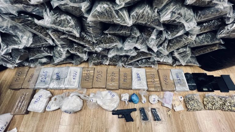 ΕΛ.ΑΣ.: Κατασχέθηκαν πάνω από 17 κιλά κοκαΐνης και 122 κιλά ακατέργαστης κάνναβης