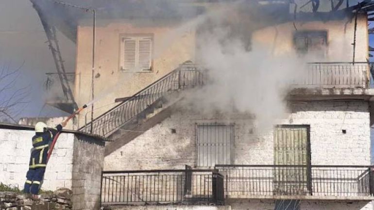 Αιτωλοακαρνανία: Μεγάλες ζημιές σε σπίτι από φωτιά