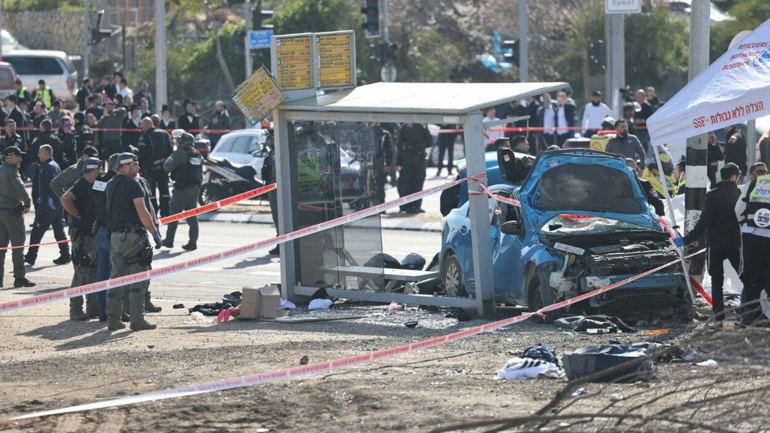 Δύο νεκροί, ανάμεσά τους ένα παιδί, από πρόσκρουση αυτοκινήτου σε στάση λεωφορείου στην Ιερουσαλήμ