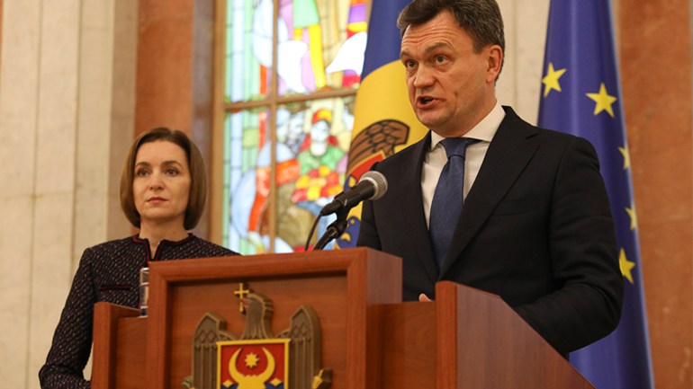 Eν μέσω οικονομικής αναταραχής και εντάσεων με τη Ρωσία παραιτήθηκε η Μολδαβική κυβέρνηση